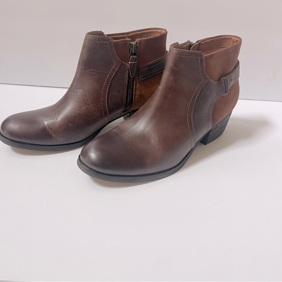 Clarks Maypearl Lilac Dark Tan Cushion Footbed Booties Sz 8.5 - Picture 8 of 16